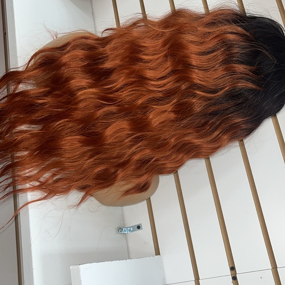 Gorgeous wig 🖤🧡 - Picture 4 of 5
